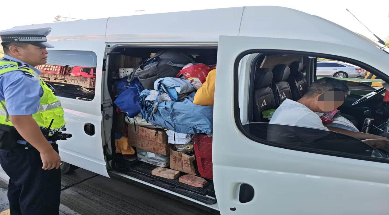 客车不是货运车，人货混装易酿祸